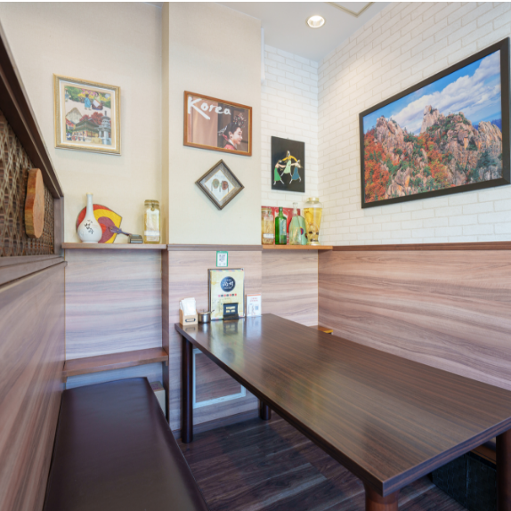 尚州店内のテーブル席